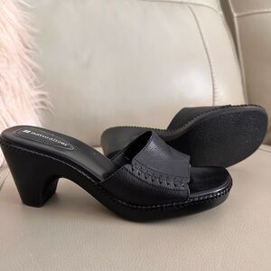 Ladies Size 9 Naturalizer Sandals with 3 inch heel